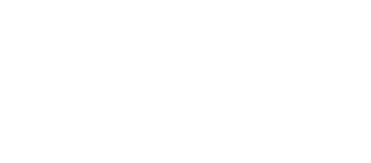 Dann geht es das letzte Stück steil bergan um die letzte Kurve. Und plötzlich, wie aus dem Nichts – und fast ein wenig unheimlich – wächst ein hoher Fels aus dem verwaschenen Grau – Burg Wegelnburg.  Mystisch und geheimnisvoll, einfach herrlich!   Wir gehen links vorbei und sehen rechts eine uralte Mauer mit einem Rundbogentor